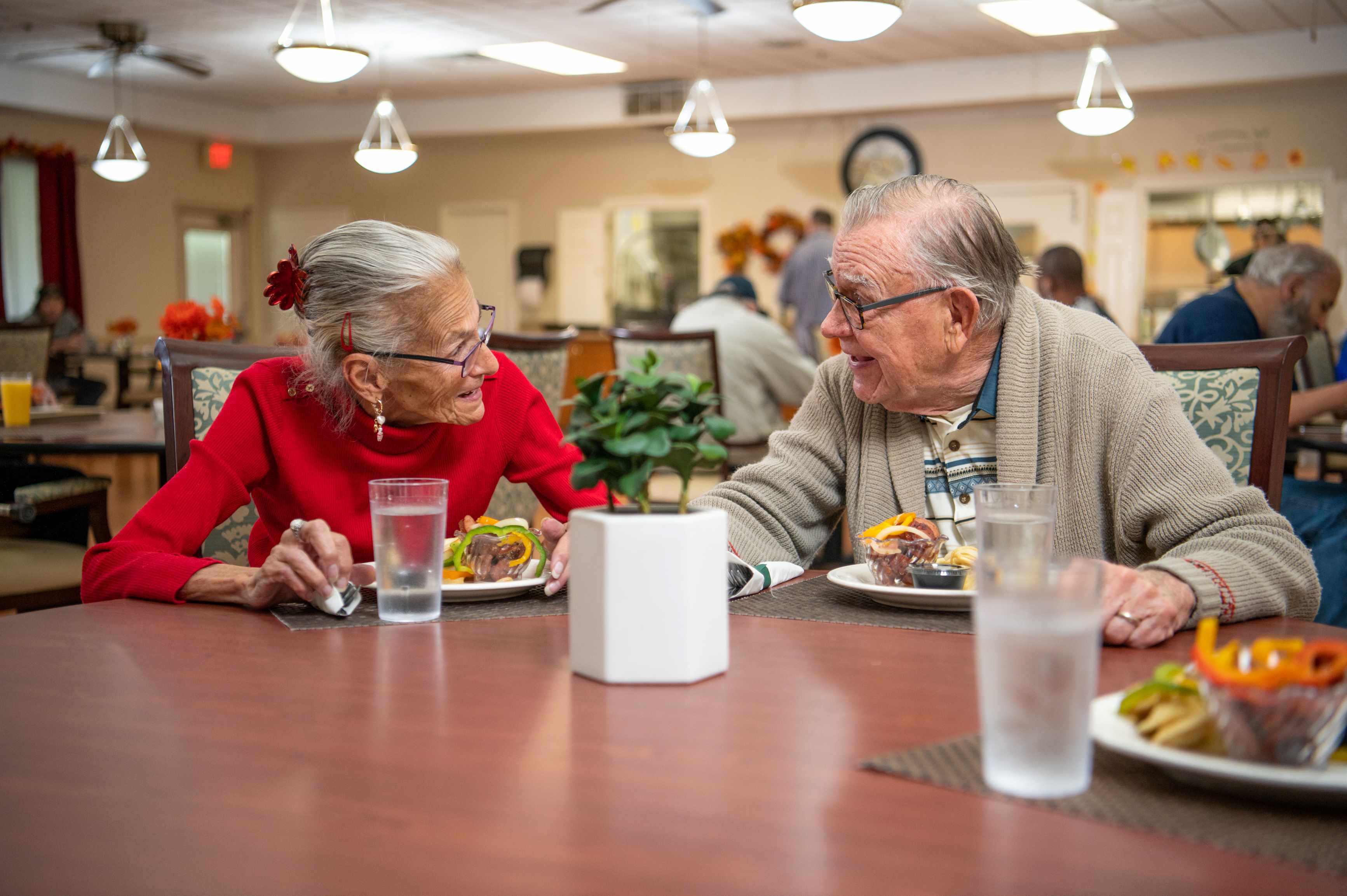 marian oakland dining